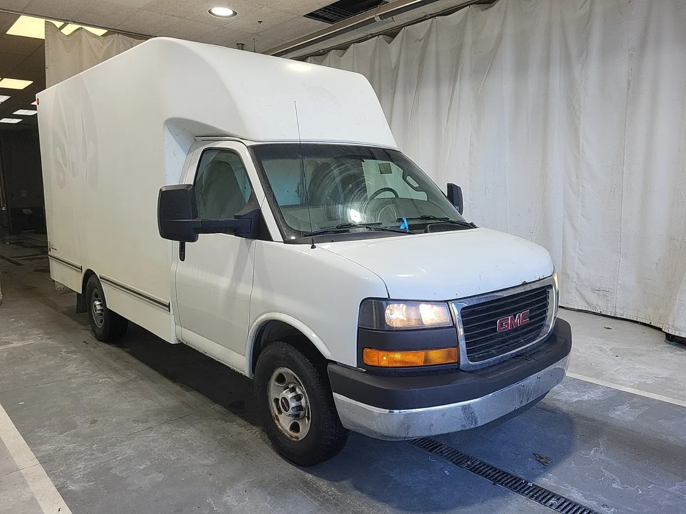 2016 GMC Savana G3500 - 12Ft Aerocell Box - GVW:9900LB -