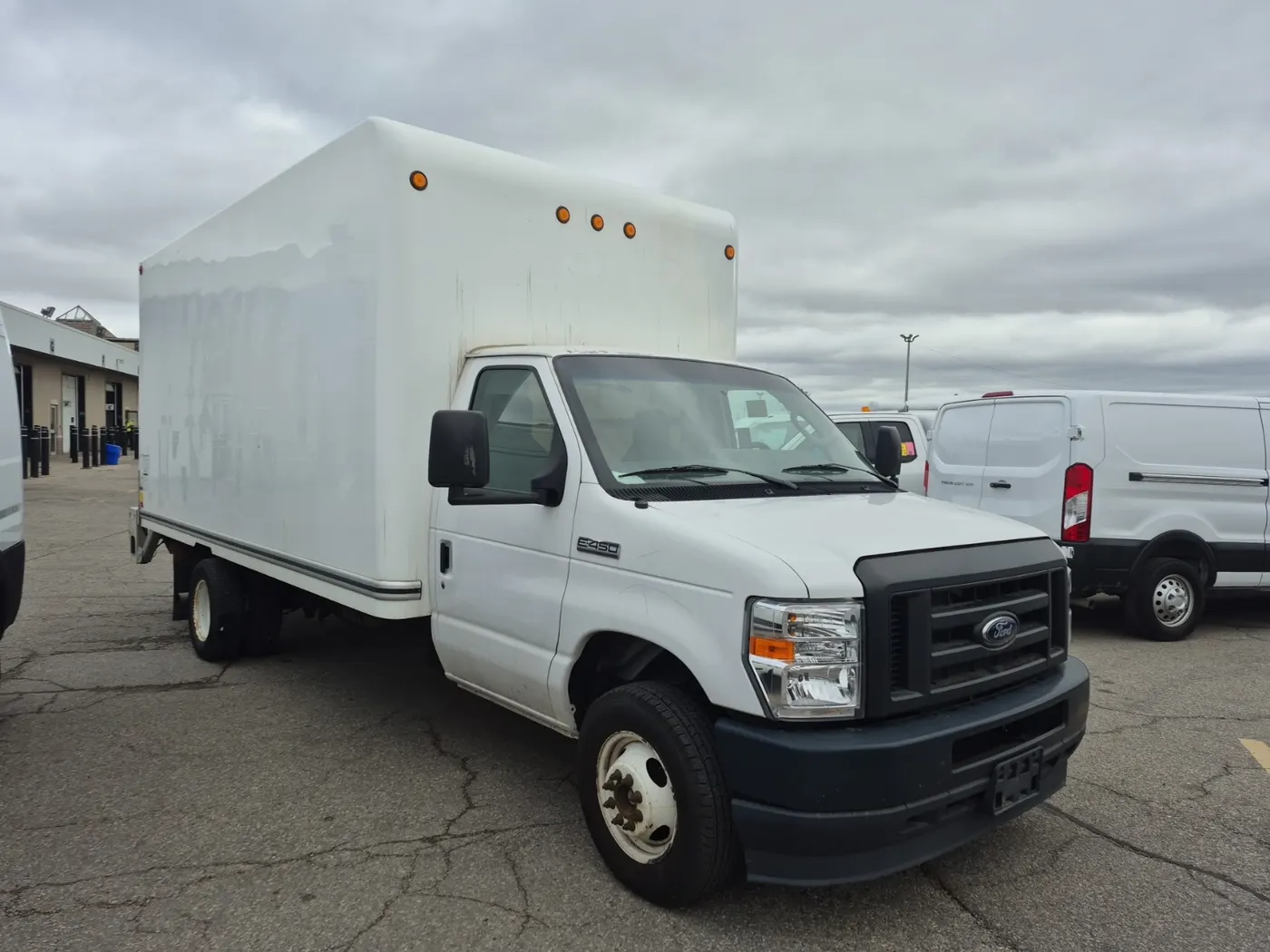 2023 Ford E-450 E-Series E450 16Ft + Lift Gate