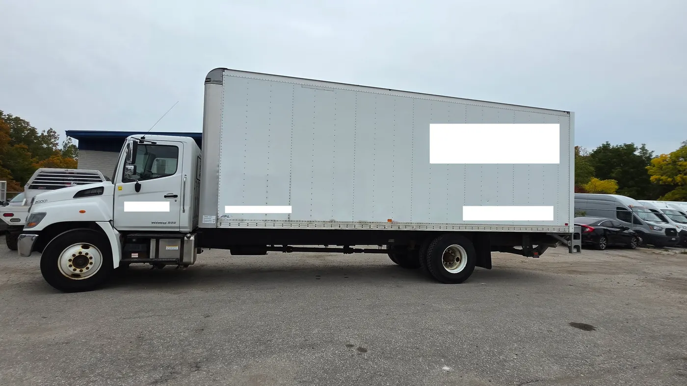 2020 Hino 268 26Ft - Lift Gate - Like New